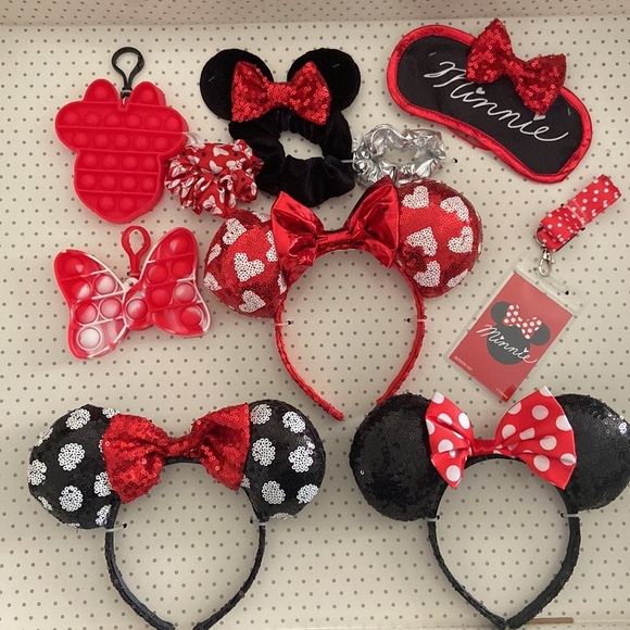 New Exclusive Collection Disney Minnie Mouse Deluxe Travel Accessory Set - Picture 1 of 13